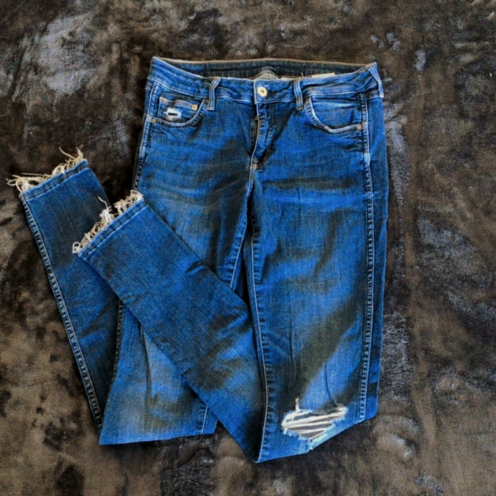 H&M distressed super skinny low waist jeans